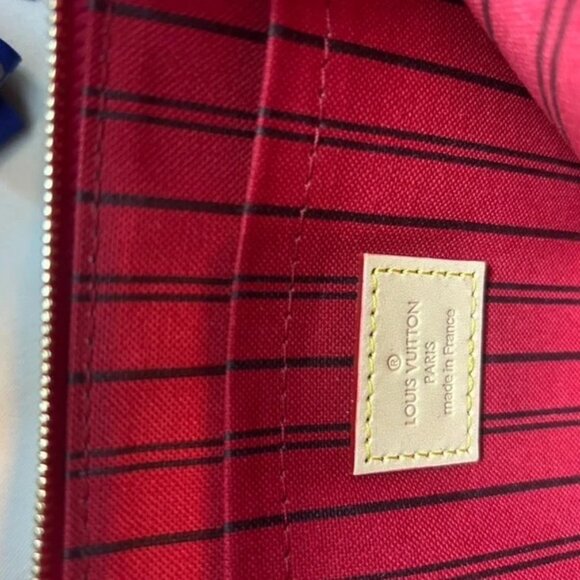 Elegant Louis Vuitton Monogram canvas bag, a timeless classic of the house. - Picture 9 of 9